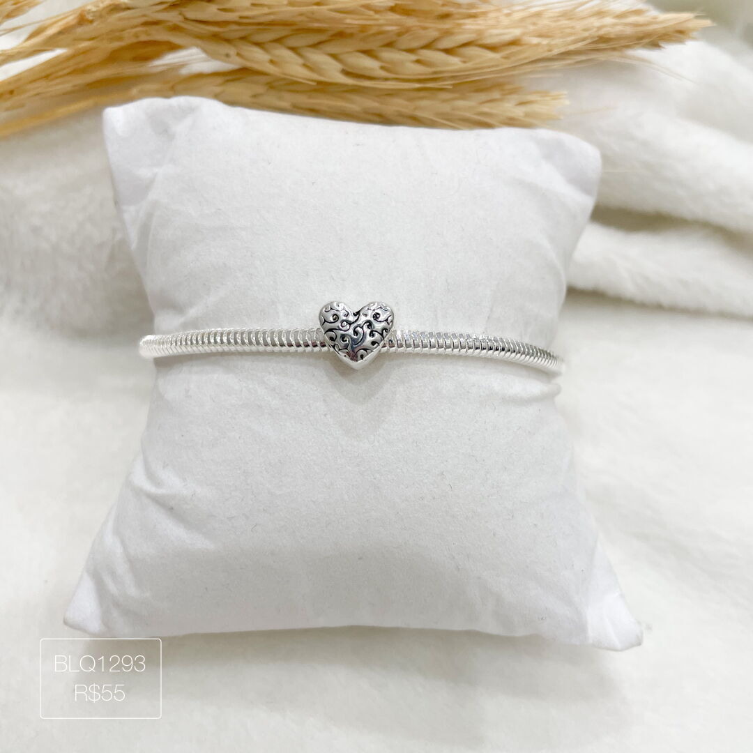 Berloque Coração Arabesco Preto Passador Esmaltado Prateado